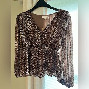 Brand new brown/gold flowy top. Size medium